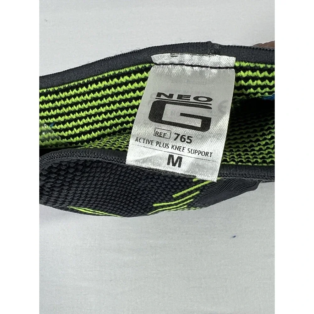 NEO G Unisex Black Green Knee Sleeve Size‎ M New